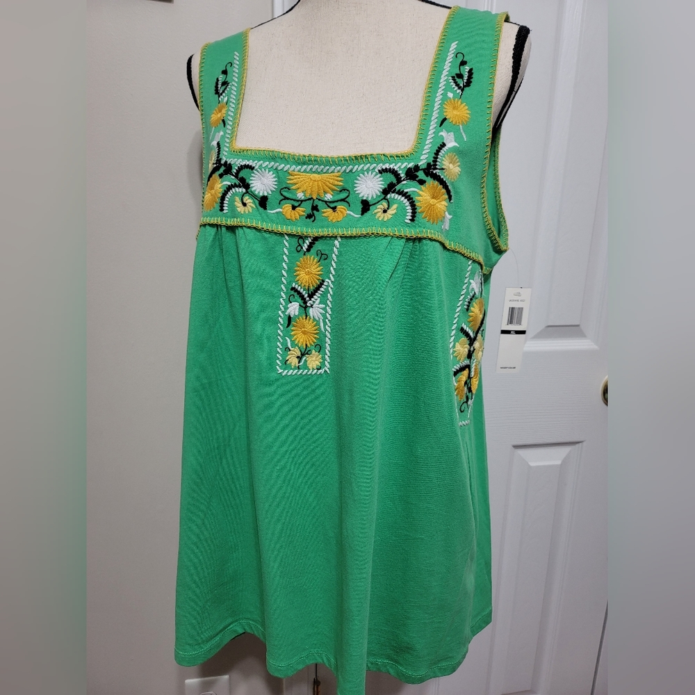 Embroidered sleeveless top xl
